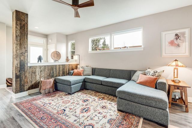 20844 SE Sotra Loop, Bend, OR 97702