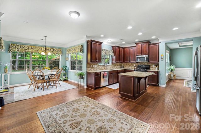 125 Lakeshore Hills Drive, Mooresville, NC 28117