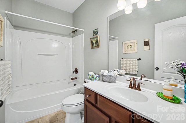 125 Lakeshore Hills Drive, Mooresville, NC 28117
