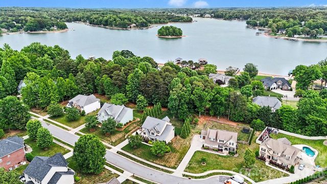 125 Lakeshore Hills Drive, Mooresville, NC 28117