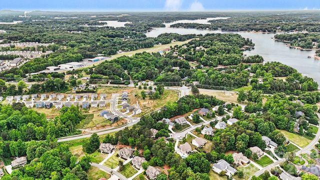 125 Lakeshore Hills Drive, Mooresville, NC 28117