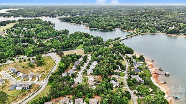 125 Lakeshore Hills Drive, Mooresville, NC 28117
