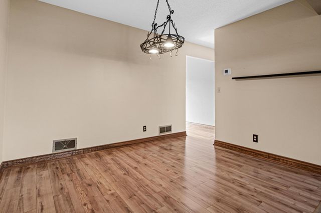 2646 Mackubin Street, Roseville, MN 55113