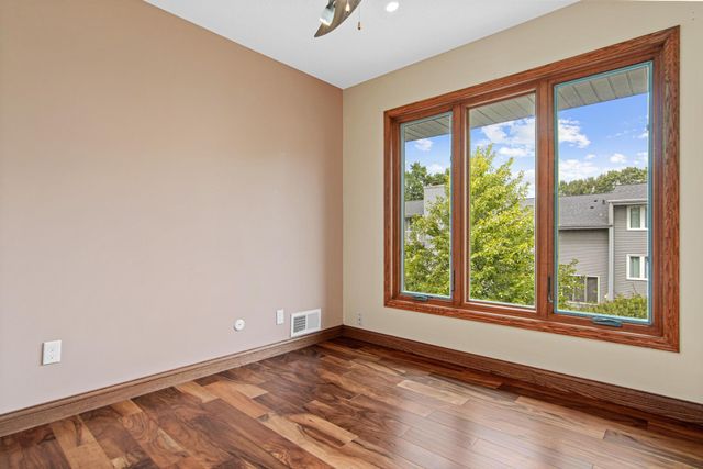 2646 Mackubin Street, Roseville, MN 55113
