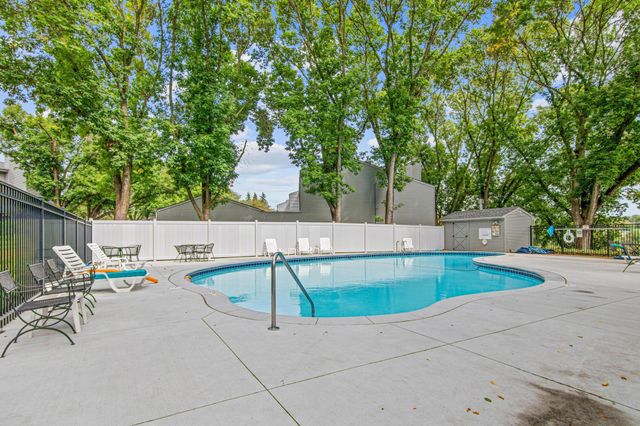 2646 Mackubin Street, Roseville, MN 55113