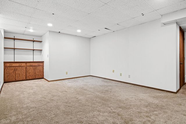 2646 Mackubin Street, Roseville, MN 55113
