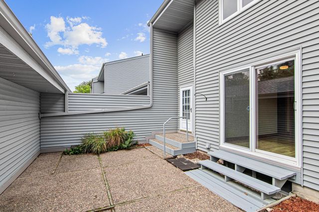 2646 Mackubin Street, Roseville, MN 55113