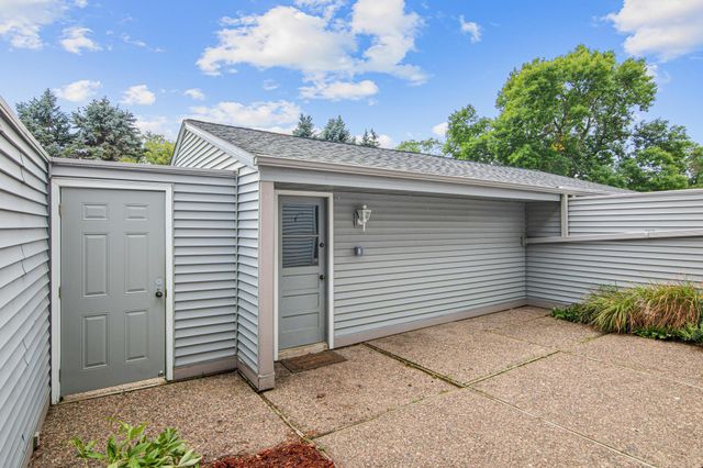 2646 Mackubin Street, Roseville, MN 55113