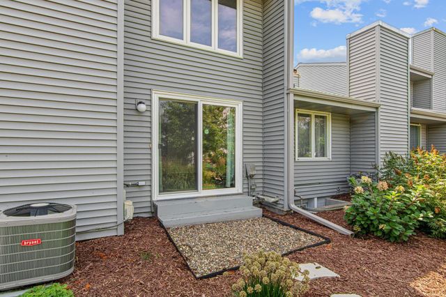 2646 Mackubin Street, Roseville, MN 55113
