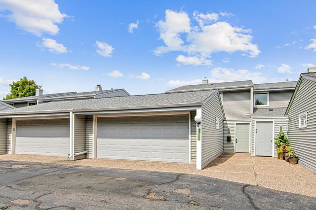 2646 Mackubin Street, Roseville, MN 55113