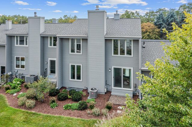 2646 Mackubin Street, Roseville, MN 55113