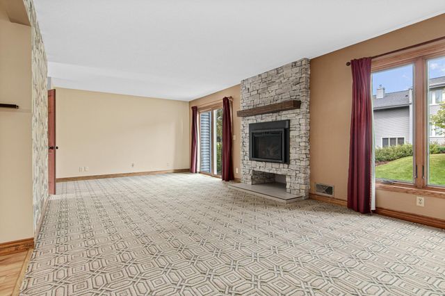 2646 Mackubin Street, Roseville, MN 55113