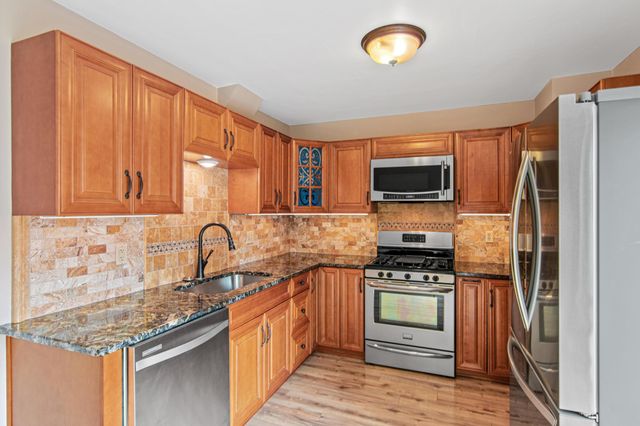 2646 Mackubin Street, Roseville, MN 55113