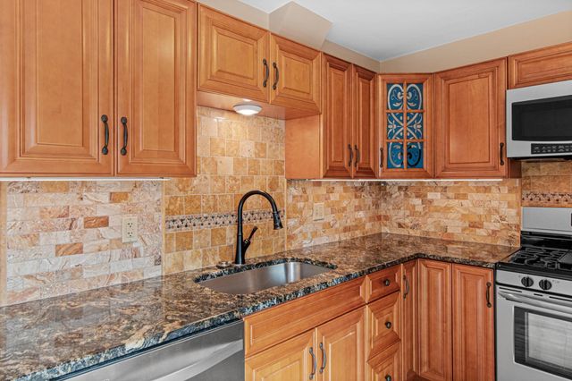 2646 Mackubin Street, Roseville, MN 55113