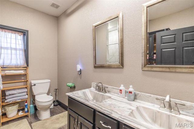 1585 River Valley Road, Doniphan, MO 63935