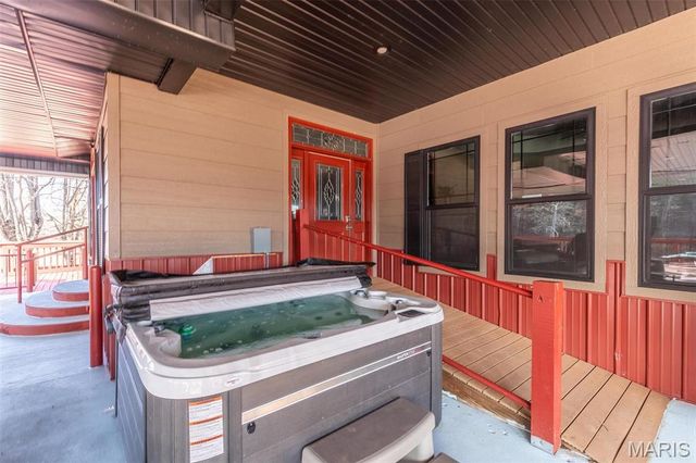 1585 River Valley Road, Doniphan, MO 63935