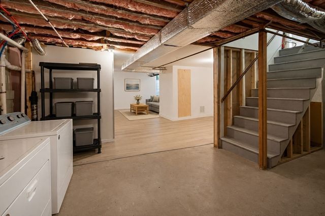 4 Edward Cody Ln, Weymouth, MA 02190