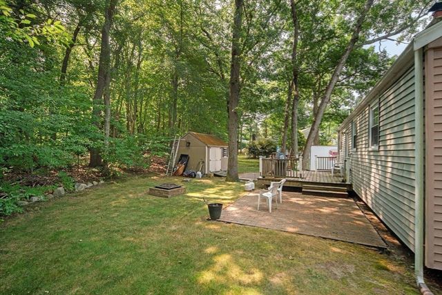 4 Edward Cody Ln, Weymouth, MA 02190