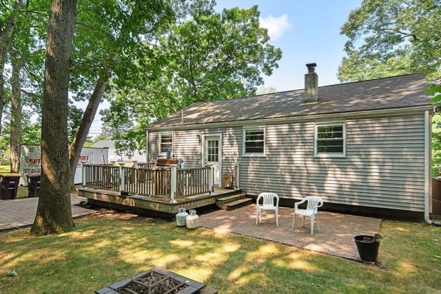 4 Edward Cody Ln, Weymouth, MA 02190