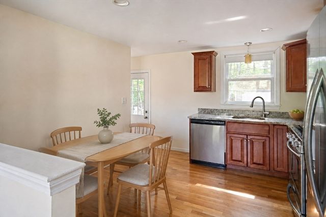 4 Edward Cody Ln, Weymouth, MA 02190
