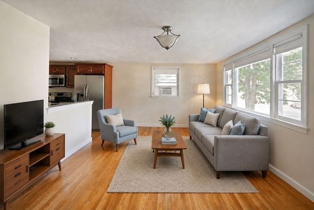4 Edward Cody Ln, Weymouth, MA 02190