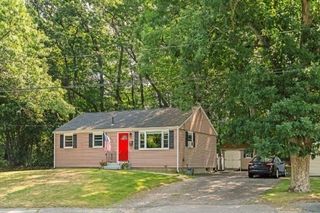 4 Edward Cody Ln, Weymouth, MA 02190