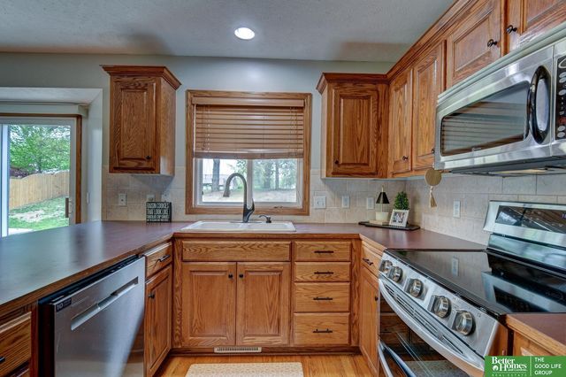 718 Cedar View Circle, Bellevue, NE 68123