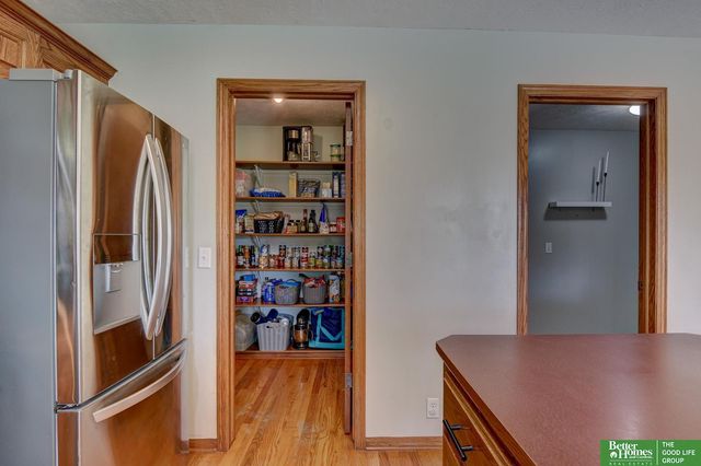 718 Cedar View Circle, Bellevue, NE 68123