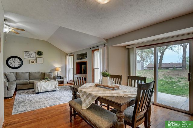 718 Cedar View Circle, Bellevue, NE 68123