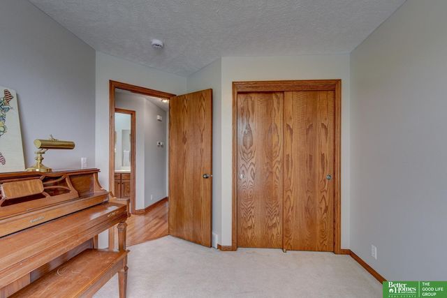 718 Cedar View Circle, Bellevue, NE 68123