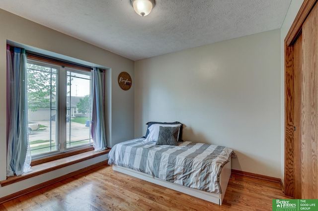 718 Cedar View Circle, Bellevue, NE 68123