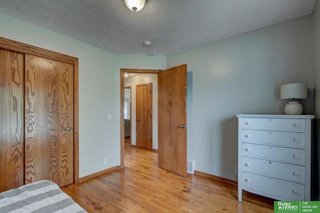 718 Cedar View Circle, Bellevue, NE 68123