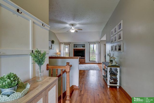 718 Cedar View Circle, Bellevue, NE 68123