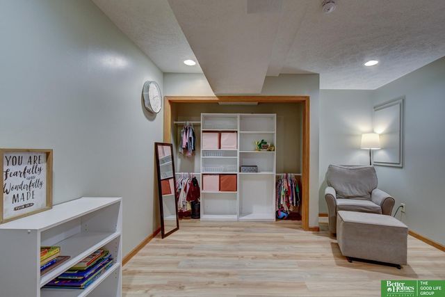 718 Cedar View Circle, Bellevue, NE 68123