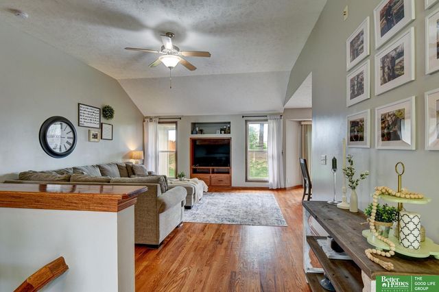 718 Cedar View Circle, Bellevue, NE 68123