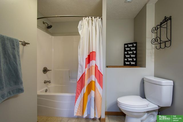 718 Cedar View Circle, Bellevue, NE 68123