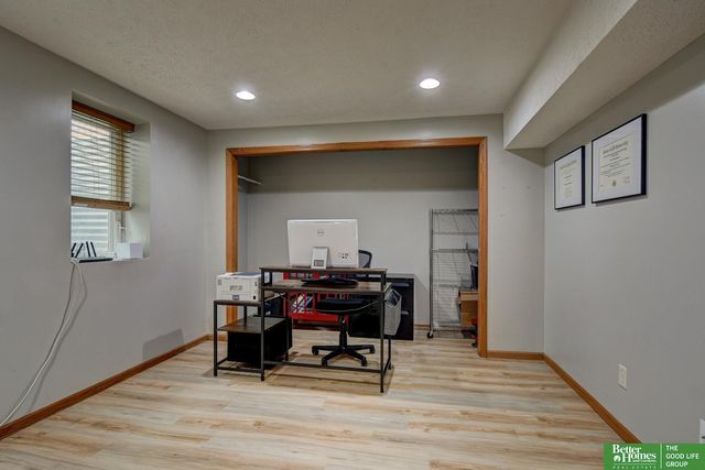 718 Cedar View Circle, Bellevue, NE 68123