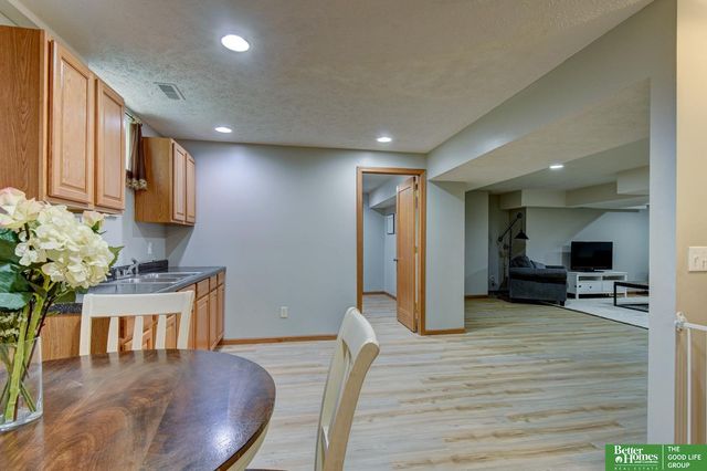 718 Cedar View Circle, Bellevue, NE 68123