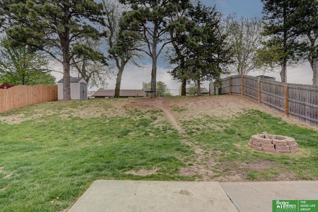 718 Cedar View Circle, Bellevue, NE 68123
