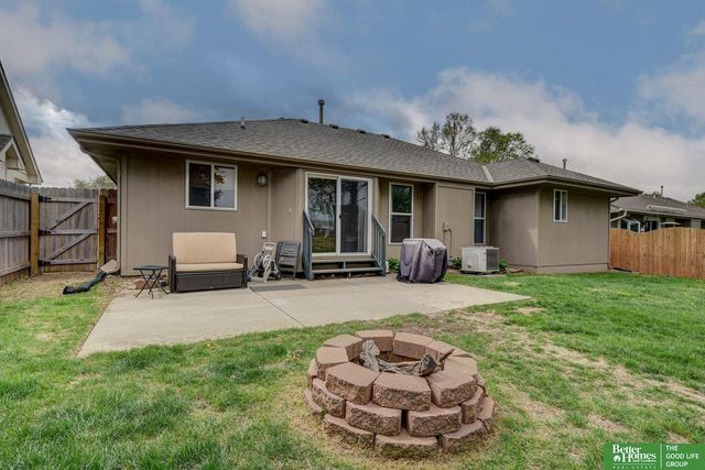 718 Cedar View Circle, Bellevue, NE 68123
