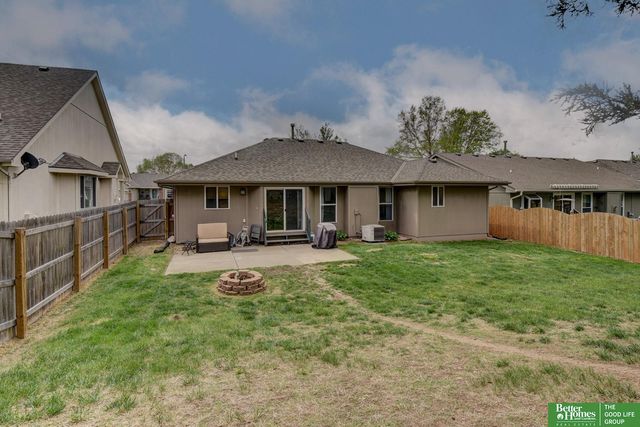 718 Cedar View Circle, Bellevue, NE 68123