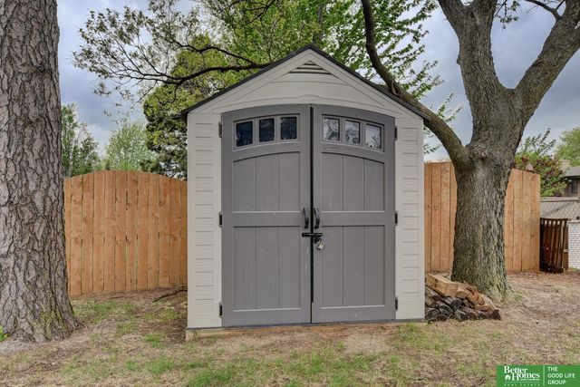 718 Cedar View Circle, Bellevue, NE 68123