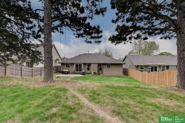 718 Cedar View Circle, Bellevue, NE 68123