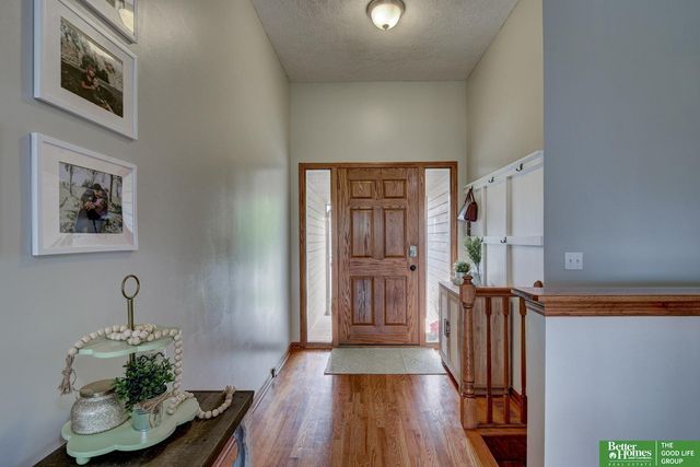 718 Cedar View Circle, Bellevue, NE 68123