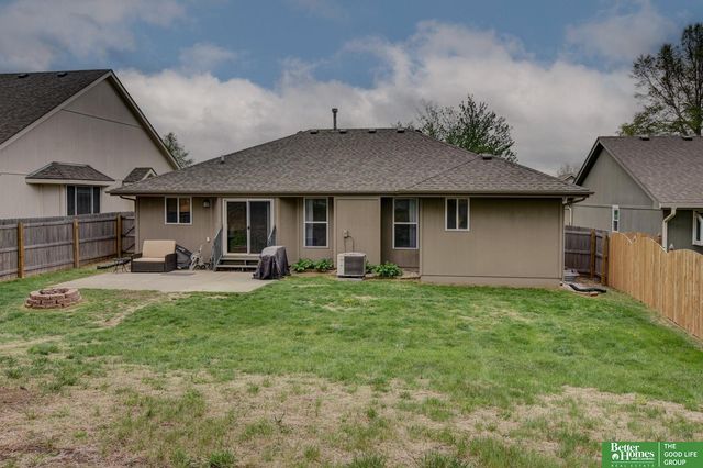 718 Cedar View Circle, Bellevue, NE 68123