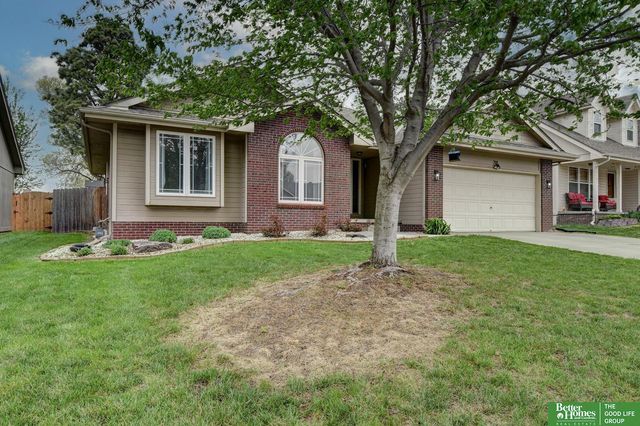 718 Cedar View Circle, Bellevue, NE 68123