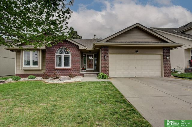 718 Cedar View Circle, Bellevue, NE 68123