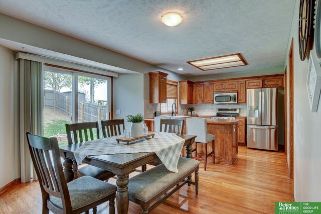 718 Cedar View Circle, Bellevue, NE 68123