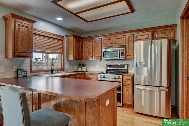 718 Cedar View Circle, Bellevue, NE 68123