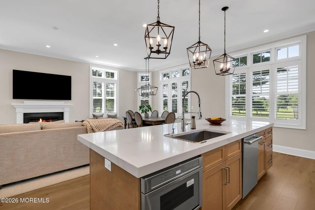 114 Eagle Way, Eatontown, NJ 07724
